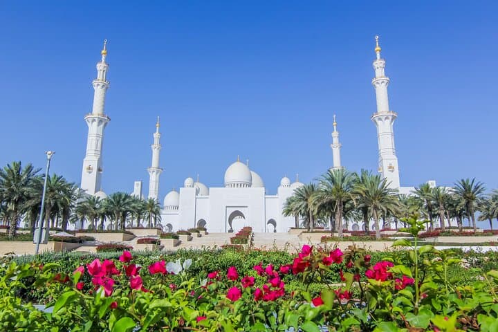 Abu Dhabi Skyscrapers and Iconic Sights: Half-Day Private Tour