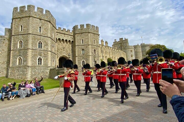 Buckingham Palace and Windsor Castle Day Trip from London — Summer State Rooms & Early Windsor Entry photo 2