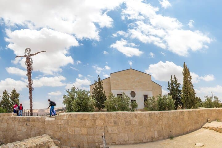 6-Day Jordan in a Nutshell: Petra, Wadi Rum & Dead Sea Highlights photo 3