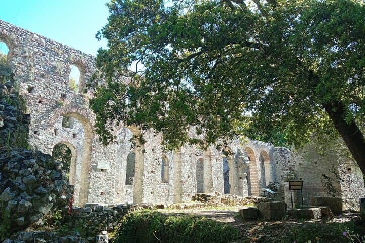 Saranda All-Inclusive Day Tour: Butrint, Ksamil, Blue Eye & Lekuresi Castle