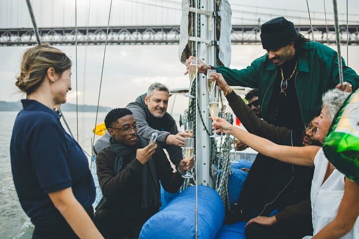 Sunset Sail on Lisbon's Tagus River: 2-Hour Boat Tour with Welcome Drink