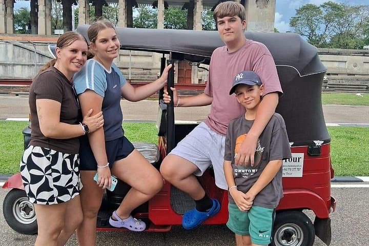 Colombo Tuk‑Tuk City Tour: Morning & Evening Sightseeing with Tea Tasting photo 1