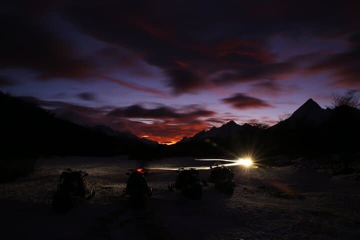 Ushuaia Night Snowmobile & Husky Sledge: Snow and Fire Dinner in Valle Tierra Mayor photo 5