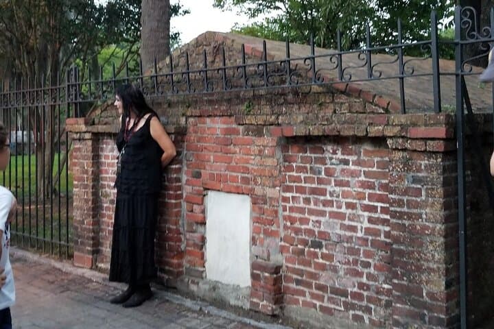 Savannah Haunted Pub Crawl: Night Walking Ghost Tour & Historic Bar Crawl photo 6