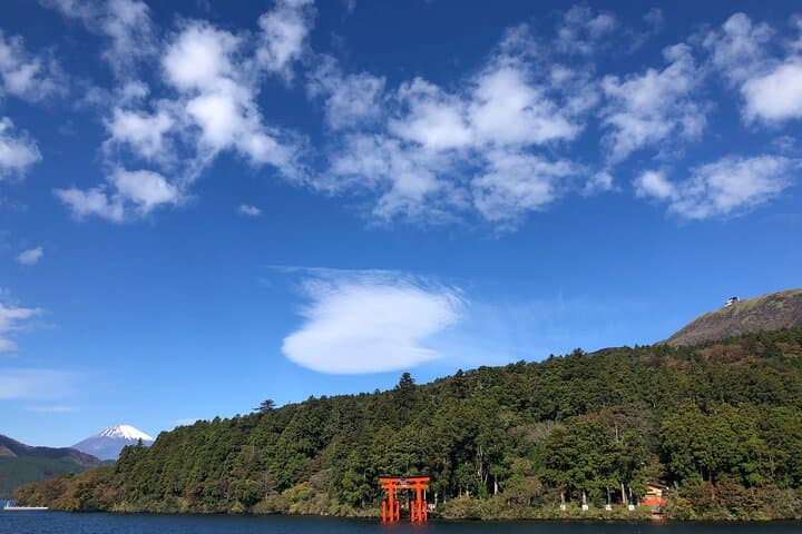 Hakone Day Tour: Lake Ashi Pirate Ship, Owakudani Ropeway & Gotemba Outlets photo 2