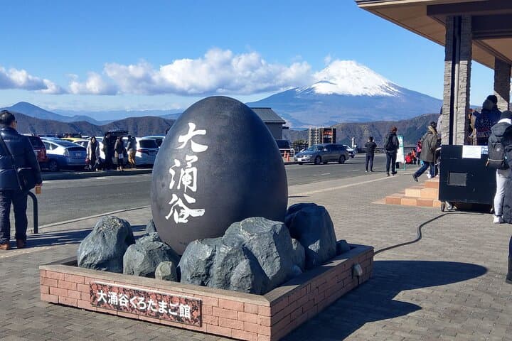 Hakone Day Tour: Lake Ashi Pirate Ship, Owakudani Ropeway & Gotemba Outlets photo 3