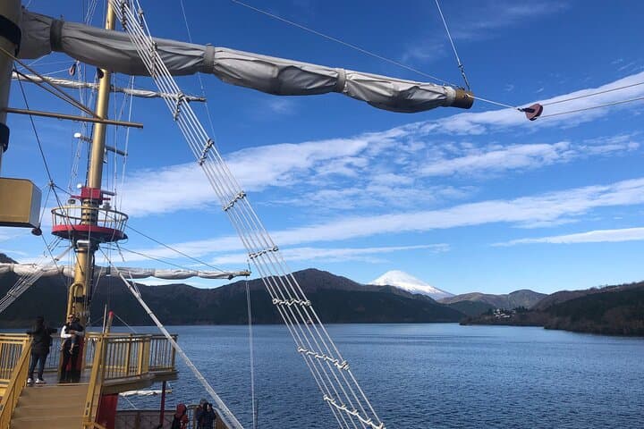 Hakone Day Tour: Lake Ashi Pirate Ship, Owakudani Ropeway & Gotemba Outlets photo 4