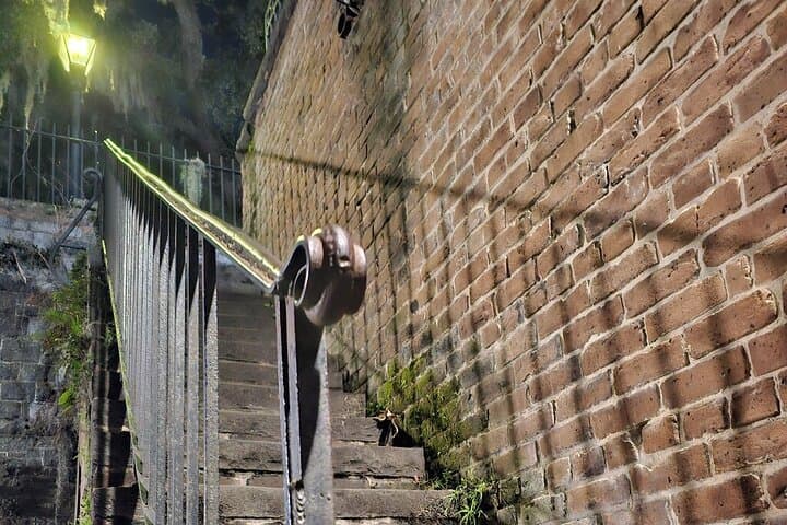 Savannah Dead of Night: Ghost Walking Tour Through the Historic District photo 4