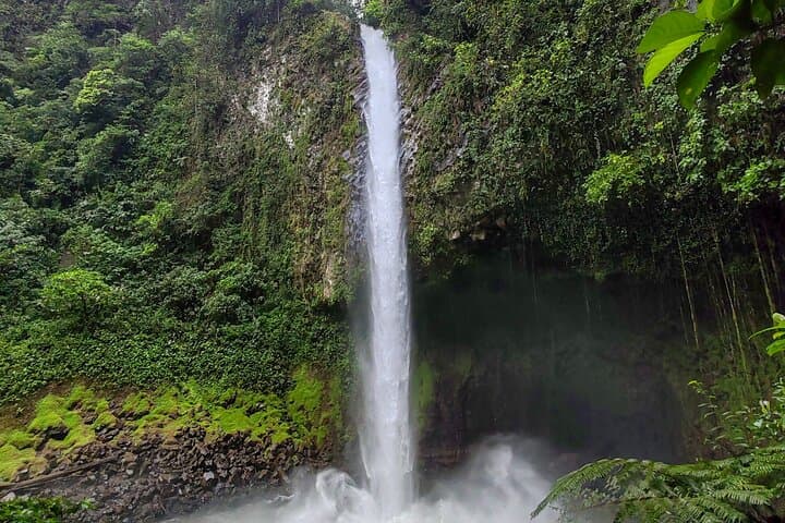 La Fortuna Waterfall Hike: 70m Cascade & 530 Steps photo 2