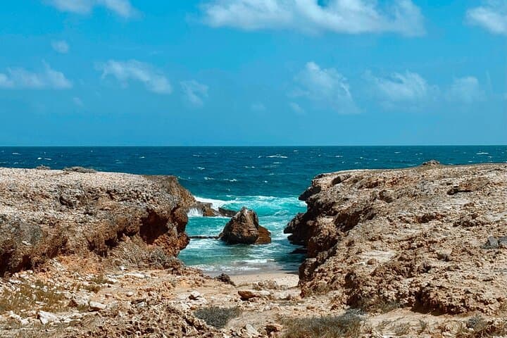 Private 6-Hour Aruba Island Tour: Beaches, Caves & Rock Formations