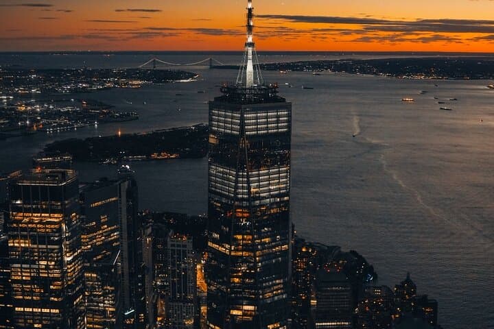 Helicopter Skyline Tour Over Manhattan: Day, Sunset & Night Flights from Linden photo 5