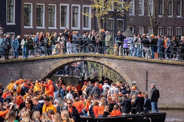 King's Day Canal Party: 90-Minute Amsterdam Boat Cruise with Unlimited Drinks photo 3