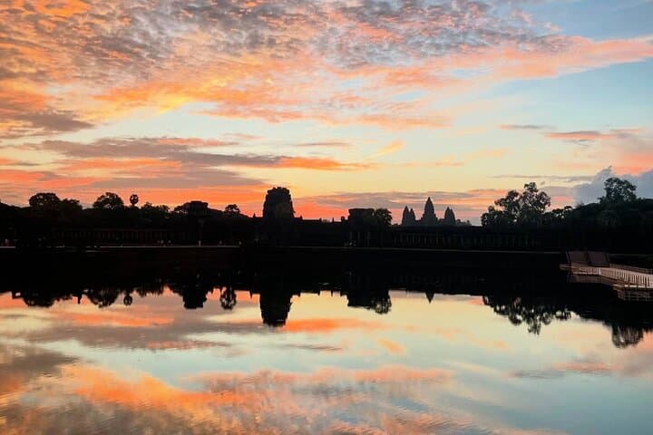 Private Angkor Wat Sunrise Tour with Professional Guide — Angkor Temples & Ta Prohm