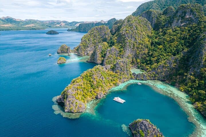 Full-Day Coron Island Hopping — Kayangan Lake, Twin Lagoon & Skeleton Wreck photo 3