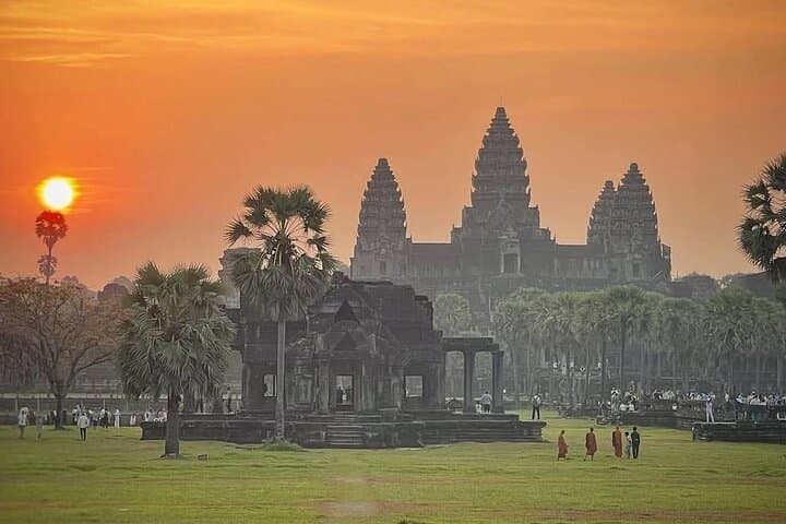 Angkor's Seven Must-See Temples: Private Guided Sunrise Tour from Siem Reap photo 2
