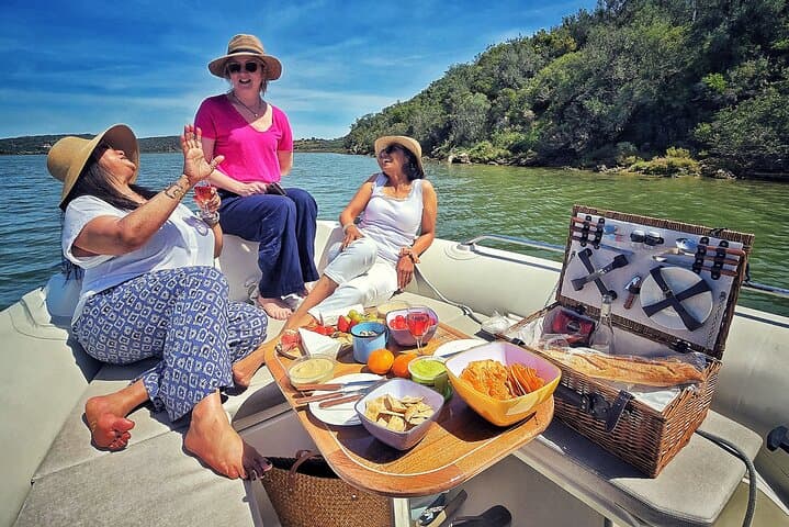 Ponta da Piedade Onboard Picnic: 2-Hour Sail & Swim from Lagos