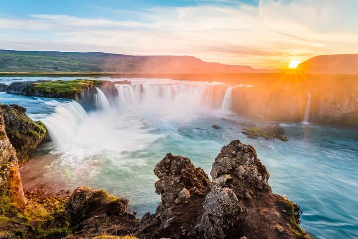Golden Circle Custom Day Tour from Reykjavik: Thingvellir, Gullfoss, Geysir & Kerið