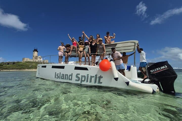 Philao Catamaran Cruise to Ile aux Cerfs — 5-Island Day Trip from Pointe Jérôme photo 2