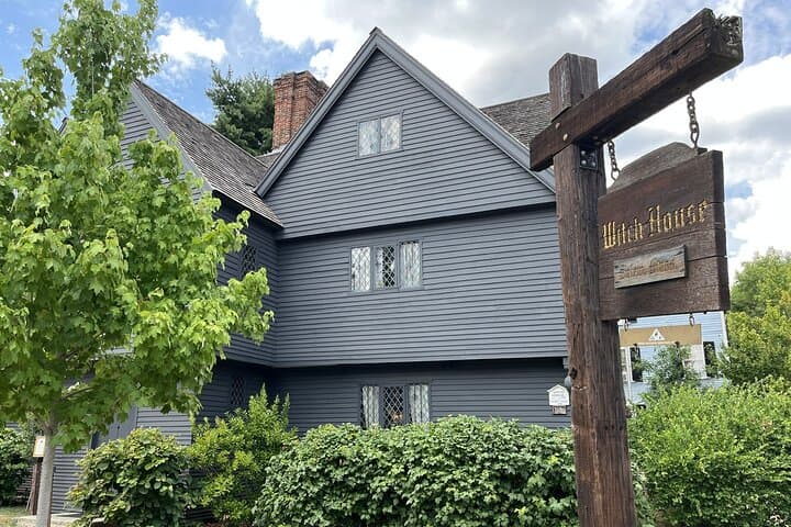 Salem Witch Tour from Boston by Train — Guided Walking Tour & Museum Entry