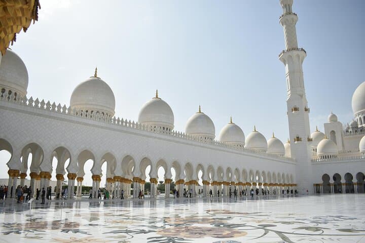 Abu Dhabi Highlights: Grand Mosque, Louvre and Corniche Cultural Circuit photo 3