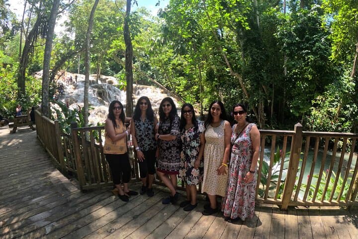 Private Dunn's River Falls & Cool Blue Hole Excursion with Jerk Lunch and Shopping photo 4