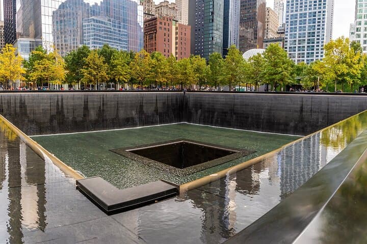 Manhattan Highlights Bus and Walking Tour: Times Square to Battery Park photo 4
