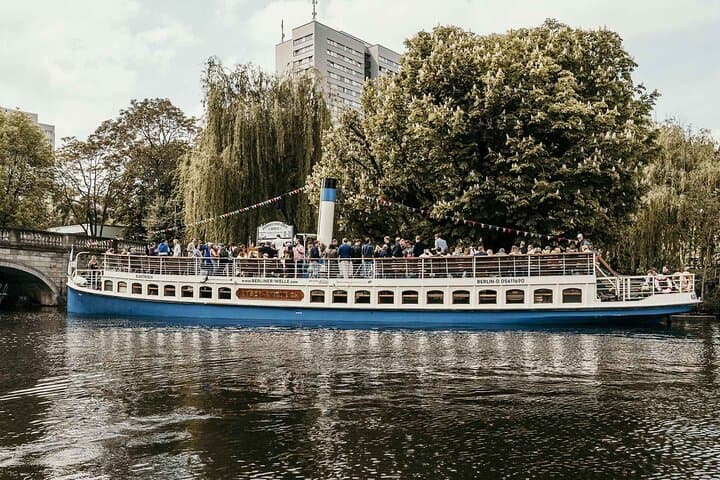 One-Hour Electric Sightseeing Cruise Through Berlin's Historic City Center photo 3