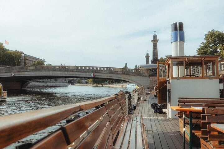 One-Hour Electric Sightseeing Cruise Through Berlin's Historic City Center photo 2