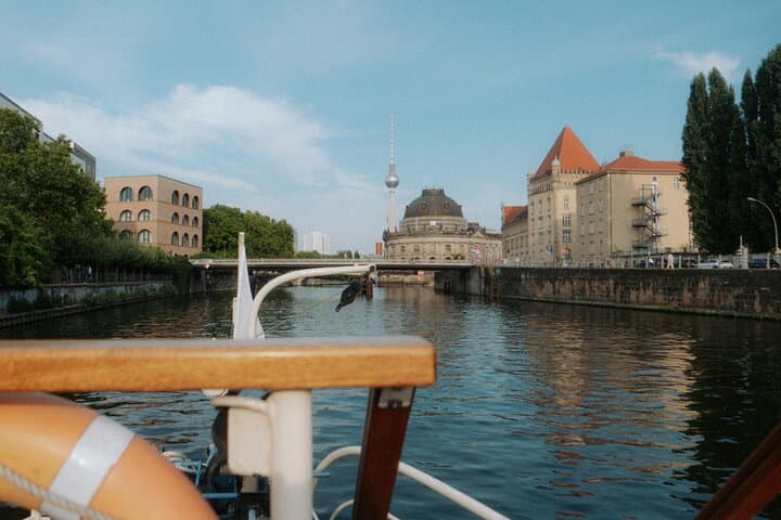 One-Hour Electric Sightseeing Cruise Through Berlin's Historic City Center photo 5