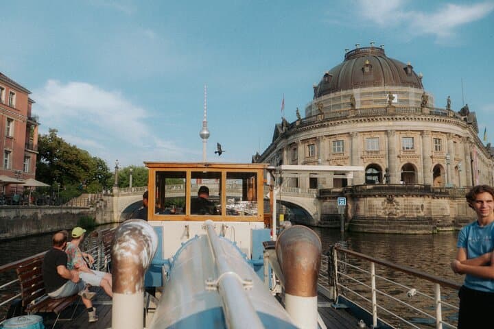 One-Hour Electric Sightseeing Cruise Through Berlin's Historic City Center photo 6