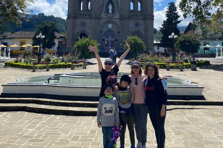 Full-Day Jardín Coffee Tour with Optional Horseback Riding from Medellín