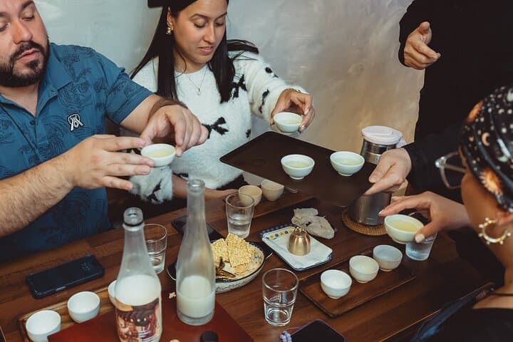 Seoul Soju Class & Makgeolli Tasting — Traditional Korean Spirits Experience photo 6