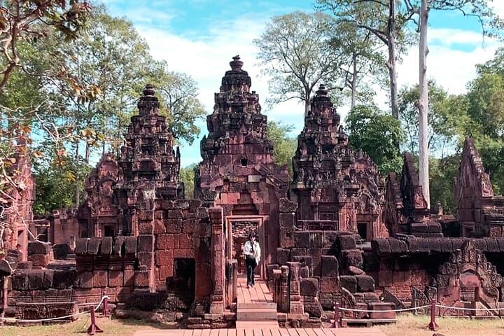 Banteay Srei & Beng Mealea: Private Day Tour from Siem Reap to Angkor's Carved Temples