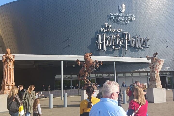 Private Round-Trip Transfer from London to Warner Bros. Studio Leavesden — Practical Visitor Guide photo 4