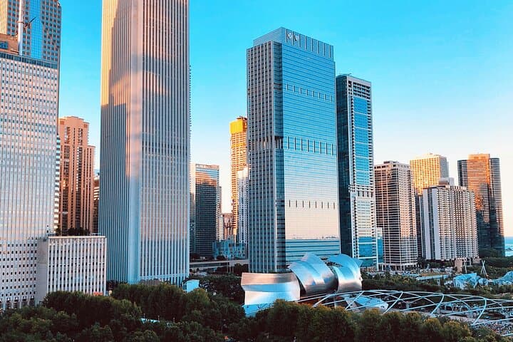 Private Shameless TV Locations Tour in Chicago — Gallagher House & Millennium Park photo 4