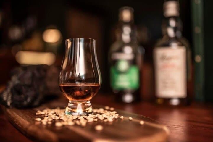 Edinburgh Royal Mile Whisky Tasting and History Masterclass photo 2