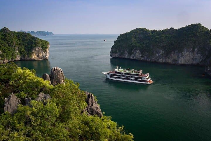 Hanoi Luxury 2-Day Halong and Lan Ha Bay Cruise