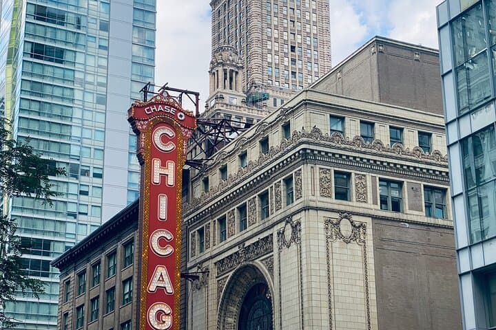 Private Shameless TV Locations Tour in Chicago — Gallagher House & Millennium Park photo 2