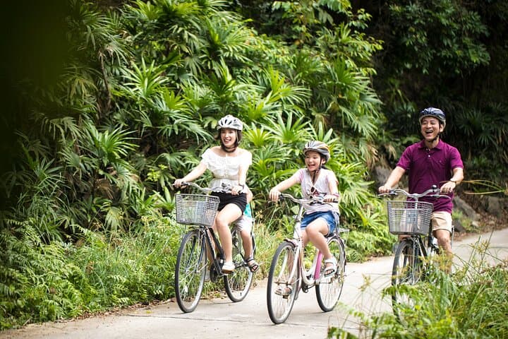 Luxury Halong Bay Cruise: 2-Day Escape from Hanoi photo 2