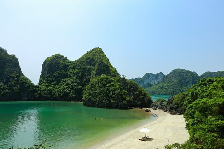 Luxury Halong Bay Cruise: 2-Day Escape from Hanoi