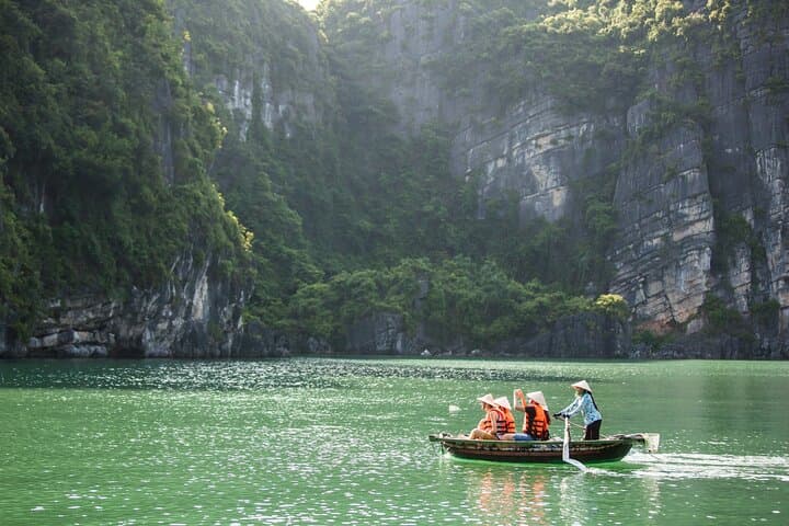 Luxury Halong Bay Cruise: 2-Day Escape from Hanoi photo 4
