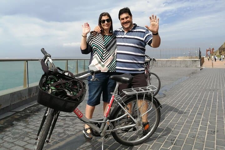 Cycle La Belle Époque: A Romantic 2.5-Hour Bike Tour of San Sebastián
