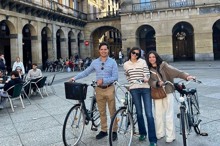 Cycle La Belle Époque: A Romantic 2.5-Hour Bike Tour of San Sebastián photo 2