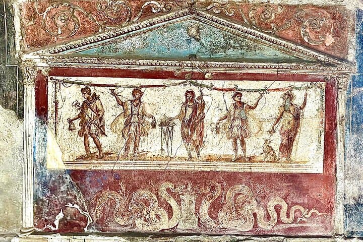Pompeii Guided Tour: Skip-the-Line Archaeology Walk with Local Guide photo 2