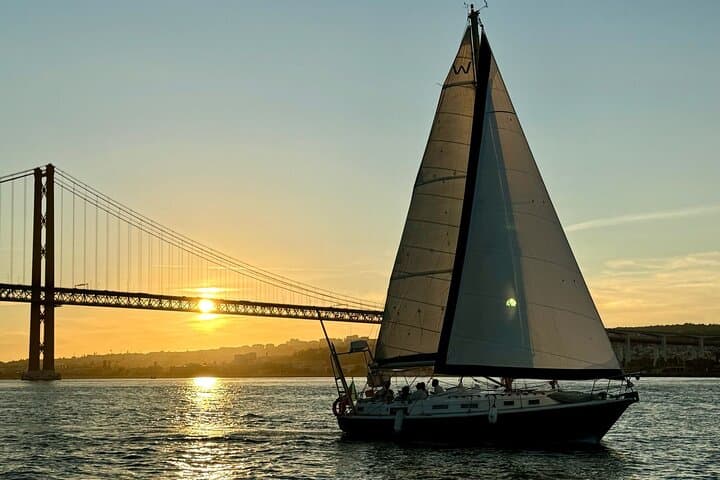 Lisbon Sailing Discovery: 2-Hour Hands-On Tagus Sailing Experience photo 4