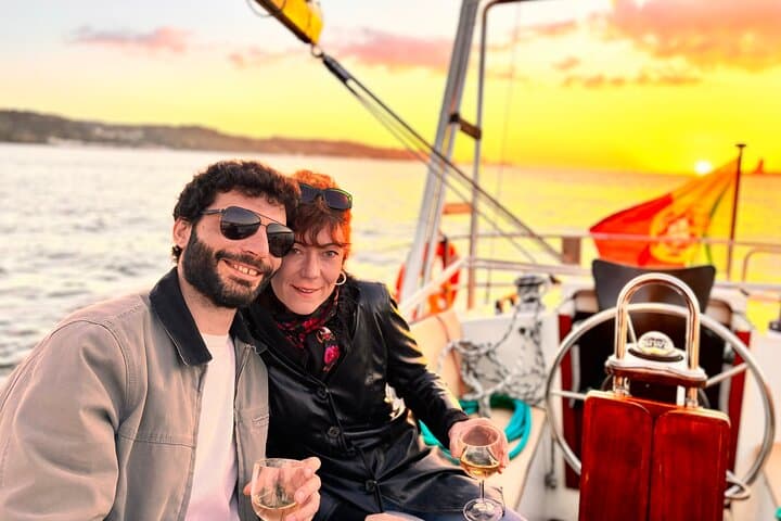 Lisbon Sunset Sailing: Private Two‑Hour Romantic Cruise on the Tagus photo 3