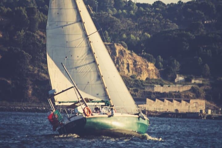 Lisbon Sailing Discovery: 2-Hour Hands-On Tagus Sailing Experience