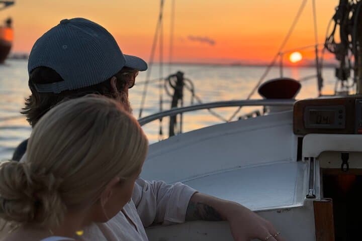 Lisbon Sunset Sailing: Private Two‑Hour Romantic Cruise on the Tagus