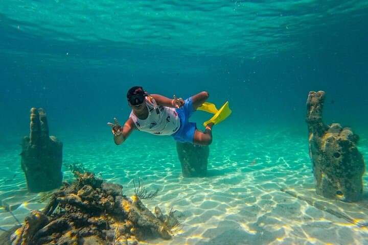 Isla Mujeres Catamaran Cruise with Open Bar, Snorkeling and Ice Bar photo 3