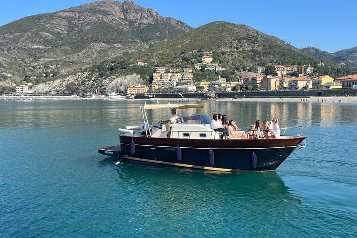 Cinque Terre Boat Tour: 3–4 Hour Private 34‑ft Excursion from La Spezia
